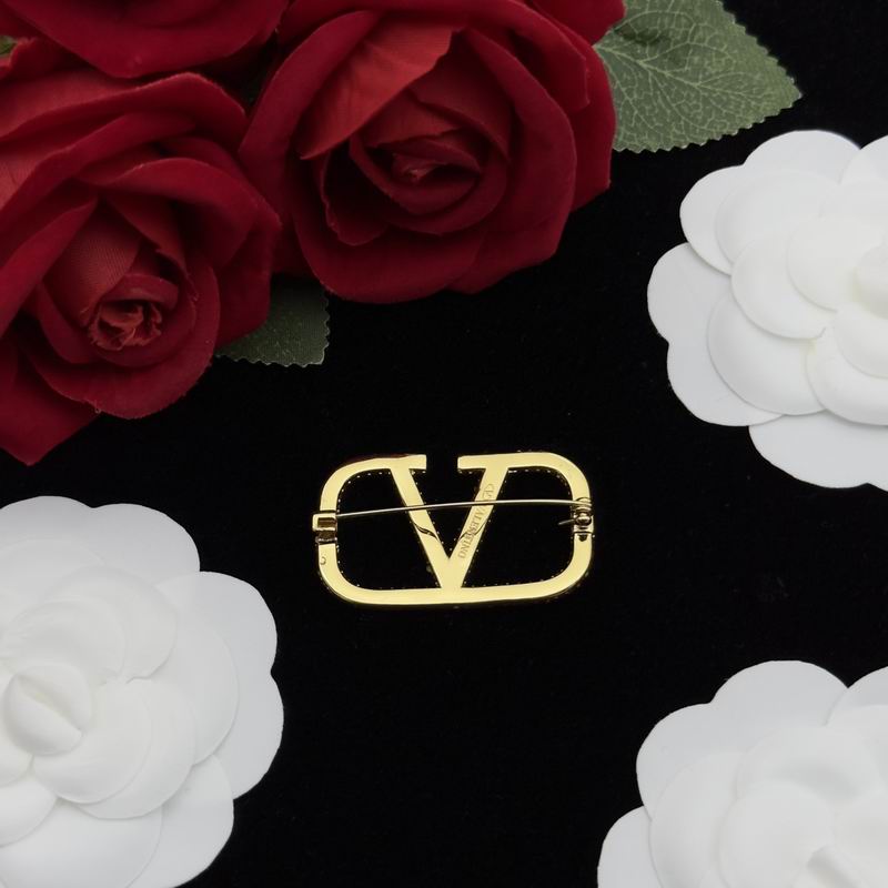 Valentino brooch 12lyx7